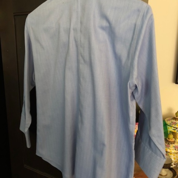 Women: Liz Claiborne Button-down Dress Shirt - Picture 2 of 6